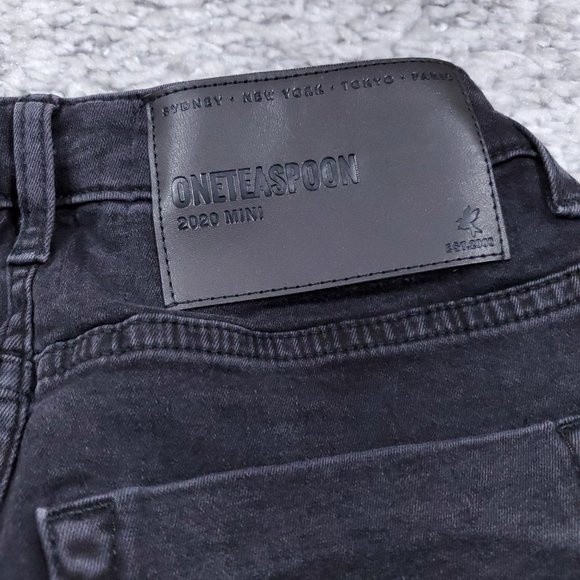 One Teaspoon 2020 Black Swan Denim Mini Skirt Size 25 Nwt Raw Cutoff Hem Stretch — image 4 of 8